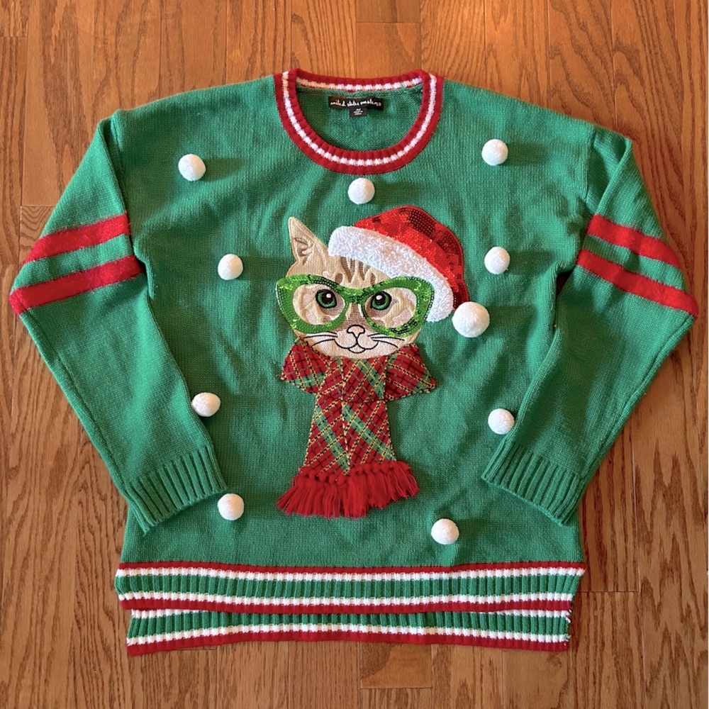 Green & Red Christmas cat sweater 🎄 size medium ❤️💚